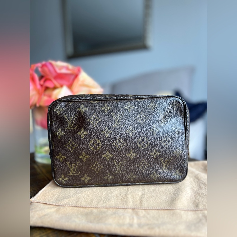 Louis Vuitton 1989 Vintage Trousse 23 Toiletry Case with COA